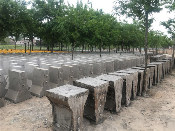 西安水泥隔離墩廠家