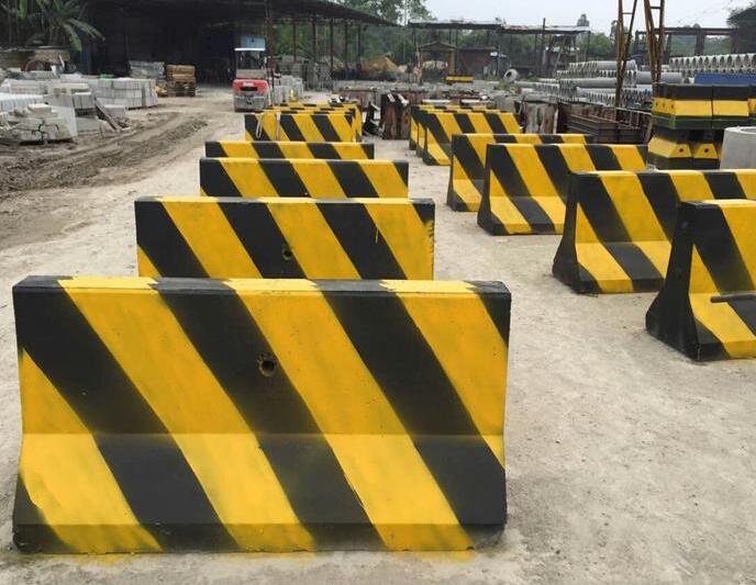 西安水泥隔離墩廠家